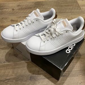 NWT Adidas advantage women’s size 7